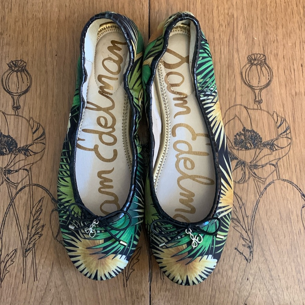 Gorgeous Sam Edelman tropical print all leather flats. NWOT. Sz 7.